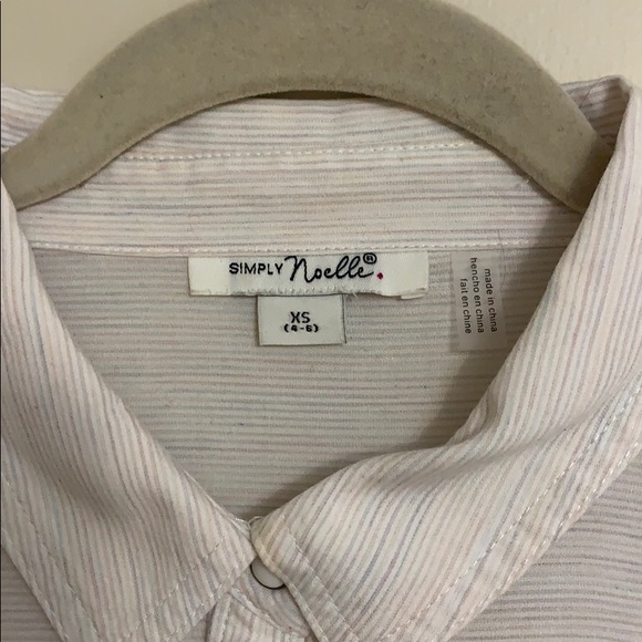 Woman’s Blouse - Picture 2 of 3